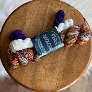 Boo Barn (Comet DK Sock Set)