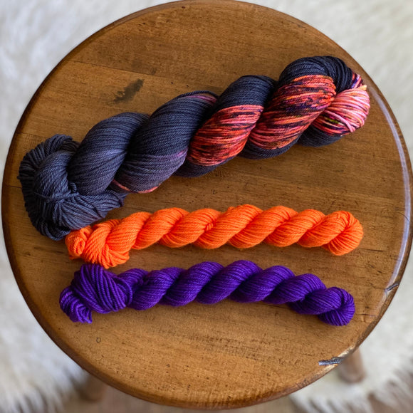 Grave Lights (Comet DK Sock Set)