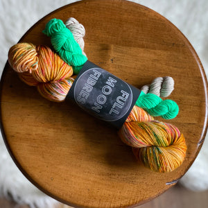 Straw Flowers (Comet DK Sock Set)