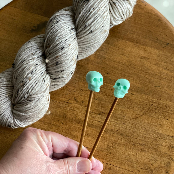 Skulls Stitch Stopper (Mint)